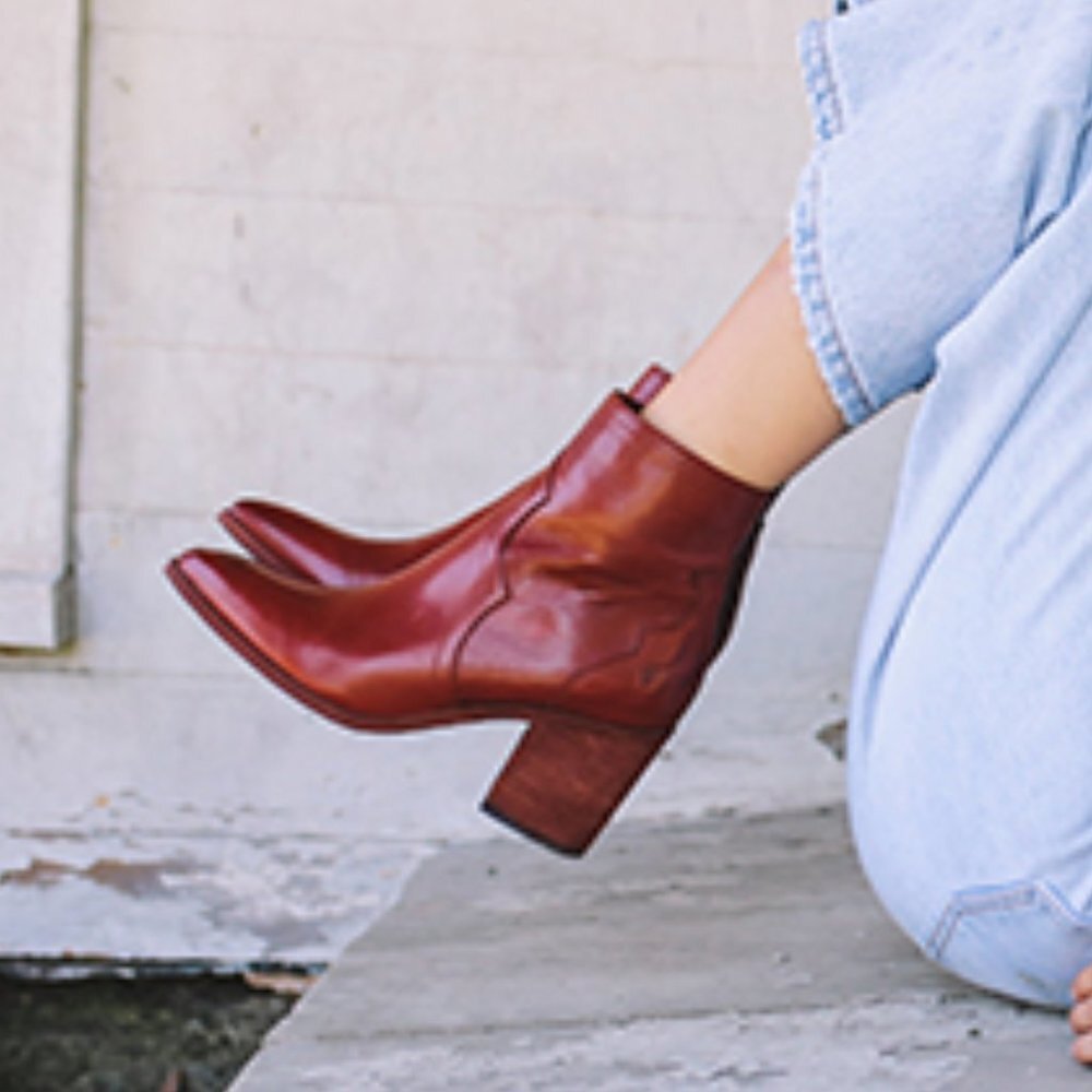 $428 Frye Flynn Short Cognac Brown Real Leather Zipper Block Heel Ankle Booties